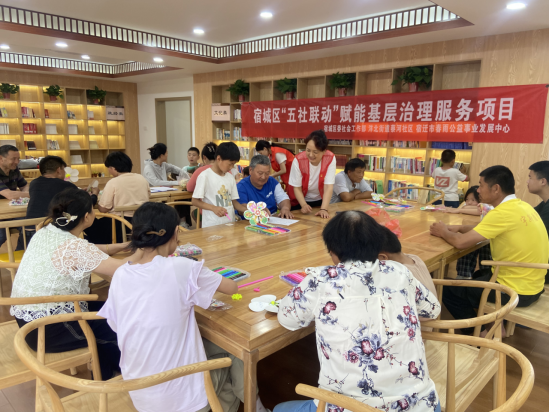 “亲子共制大风车 解锁周末好时光”蔡河社区亲子共制大风车活动